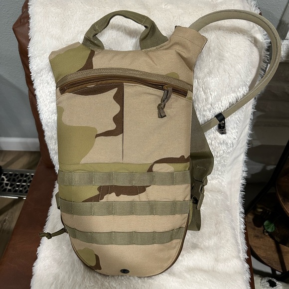 Hydromax VS Amrit dessert hydration system camelback new with tags - Picture 1 of 5